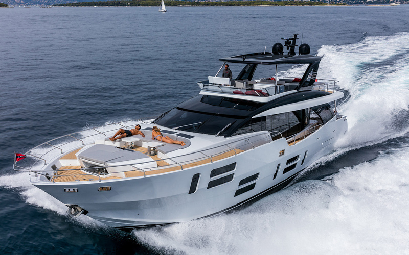 Canados  808 Maximus