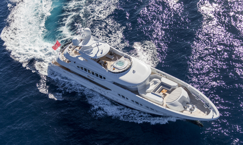 The working title of the «California» project is a word associated with yachting emotions, but free from the beaten sea cliches.