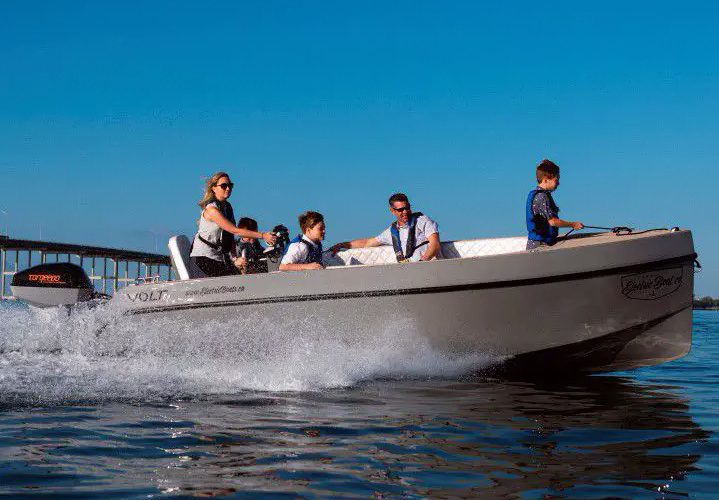 Vision Marine Technologies Volt 180