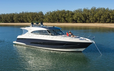 Riviera 5400 Sport Yacht Platinum Edition
