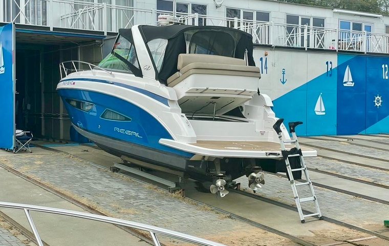 Regal 32 Express (2015)