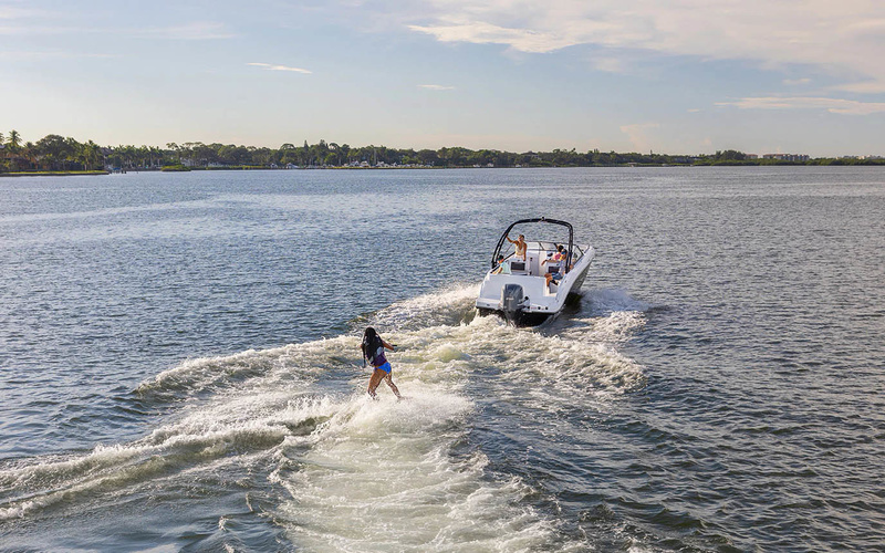 Hurricane SunDeck 235 OB