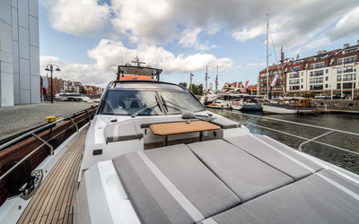 Galeon 700 Skydeck