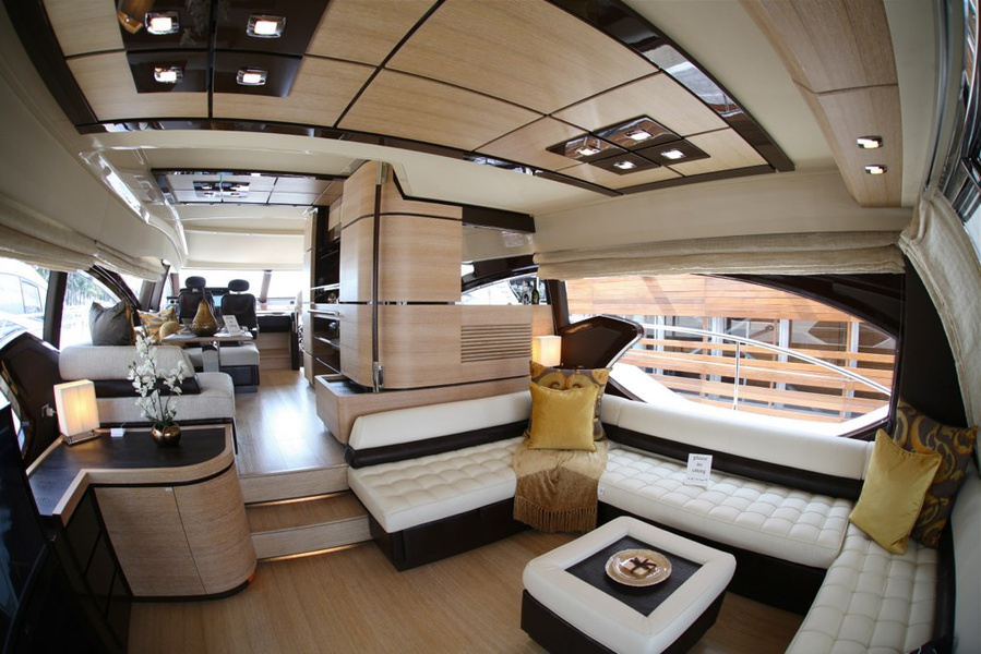 Azimut 70. You don't need to look any further. Absolutely the best. I want it.