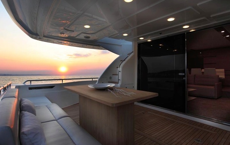 Ferretti 720