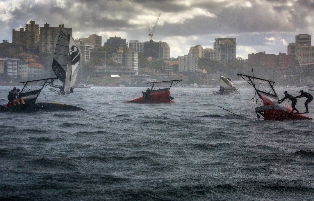 «The weather forecast promised wind and possibly brief precipitation, and the 5.5m «Scythians» took to the water with full-size armament. I was aboard the catamaran for the photographers and cameramen, broadcasting live and taking photos when I could. In the middle of the race I looked south and saw a shaft of black, coal-like clouds moving straight toward the fleet. It became clear that it was about to get very windy and wet. After about 5 minutes the fleet virtually disappeared from view behind a wall of rain. Another 5 minutes later the storm had also passed quickly, visibility was better. I grabbed my camera and took a series of shots of its aftermath»,