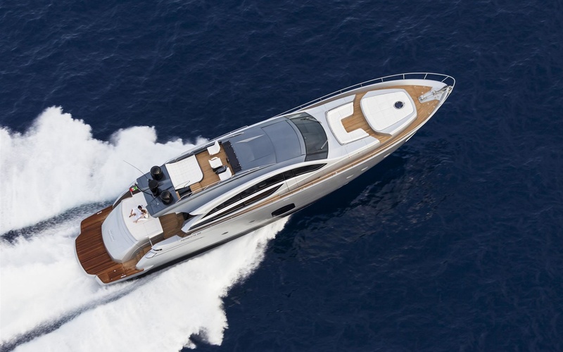 Pershing 82