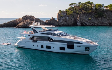 Azimut Akama