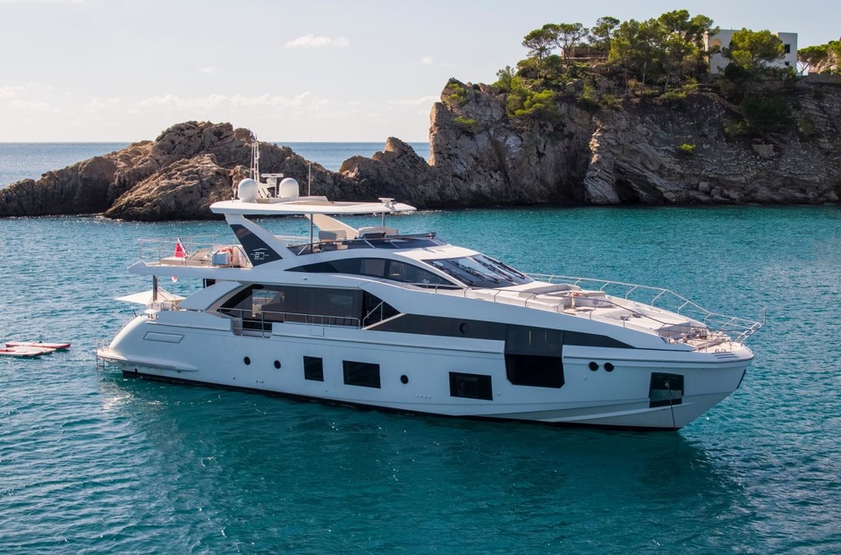 Azimut Akama