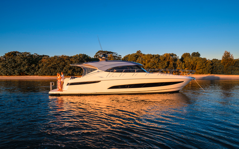 Riviera 4800 Sport Yacht Series II Platinum Edition