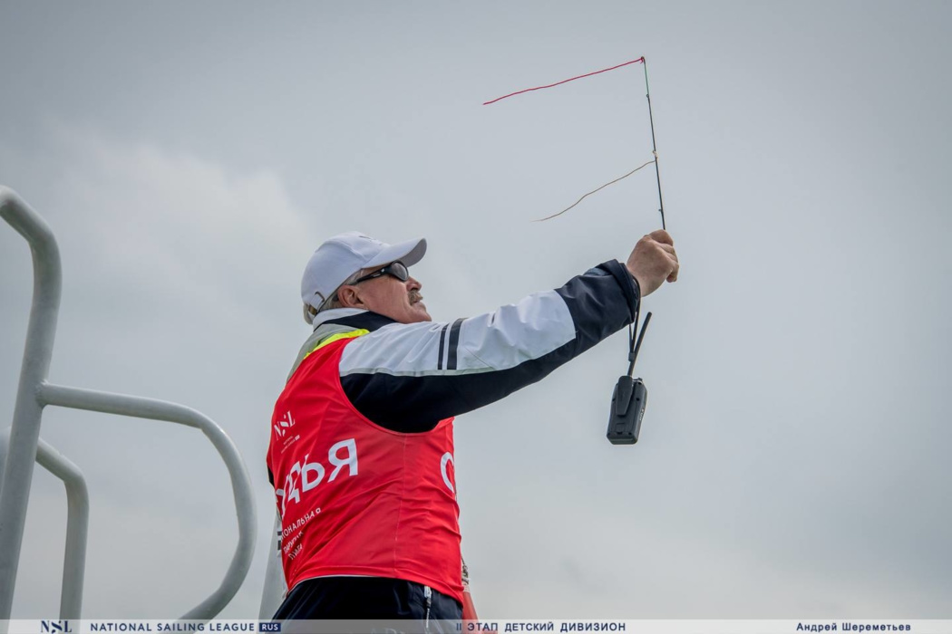 On the second day, the weather was completely ruined. If the wind was unpredictable the day before, it was gone now. Tuapse was in the zone of calm and only thanks to the persistence of judges in the afternoon it was possible to catch the rare strengthening of the wind to 2-3 knots and with grief fell to 4 races.