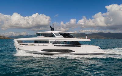 Ferretti Infynito 90