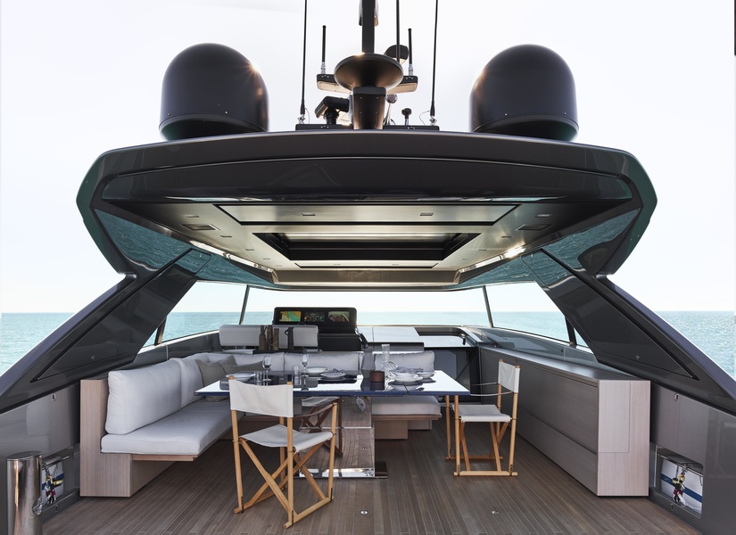 Flybridge SX76