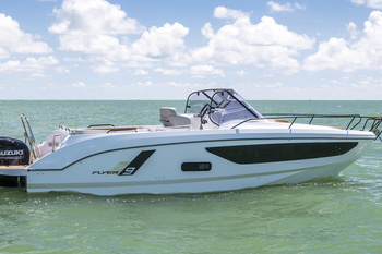 Beneteau пополняет ассортимент дневных круизеров