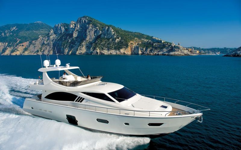 Ferretti 750