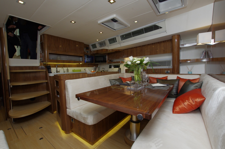 Salon: stern view
