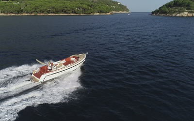 Interboat Intender 820