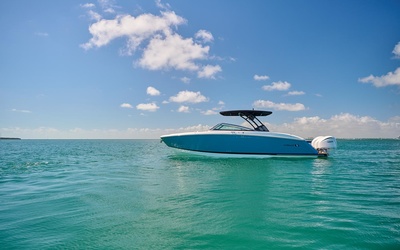 Cobalt R33 Outboard