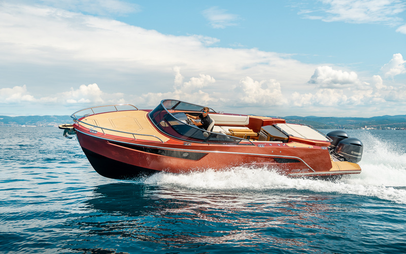 Alfastreet Marine 32 Cabin Outboard