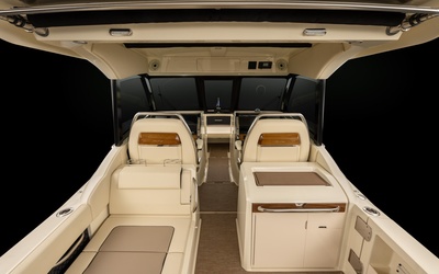 Chris-Craft Calypso 32