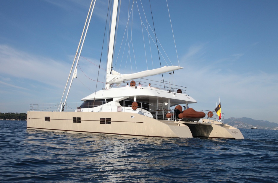 Yachts Industries  Black Swan