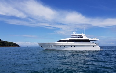 Alloy Yachts Templar