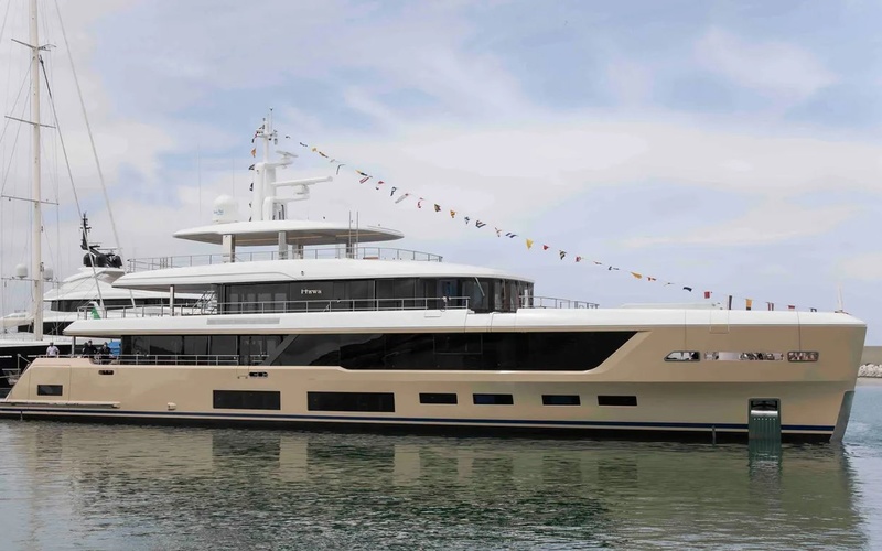 Privateer Elegance 49