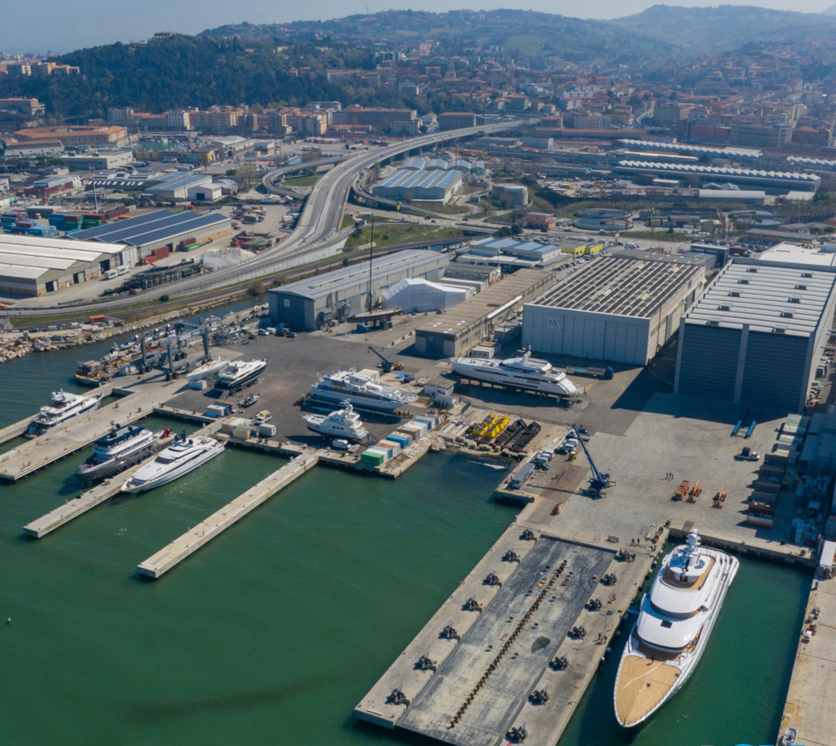 Extra Yachts