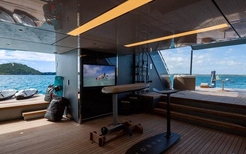 Privateer Flybridge 49