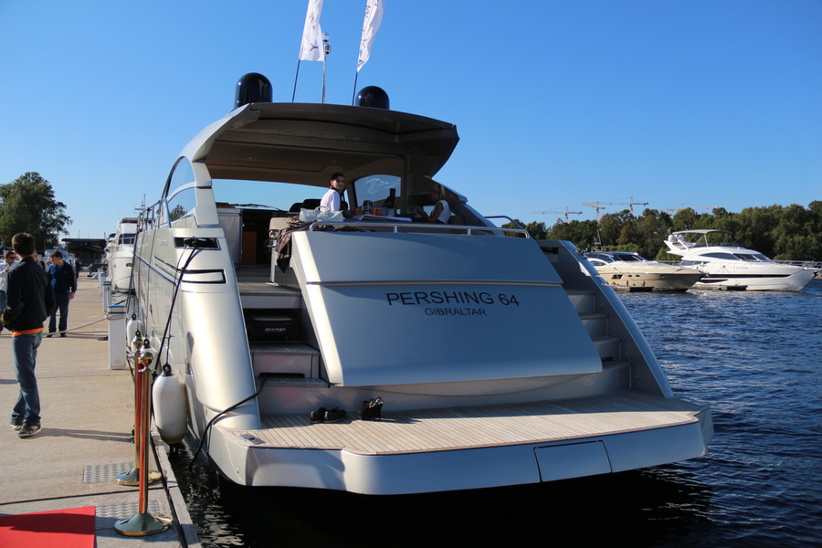 Pershing 64