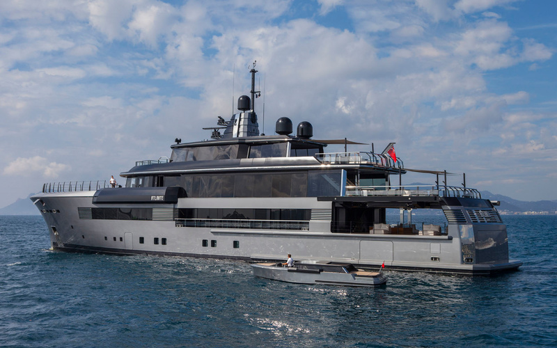 Cutwater C-302 Coupe