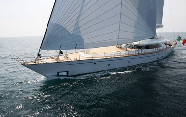 Perini Navi Fivea