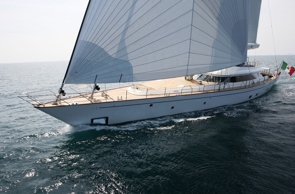 Perini Navi Fivea
