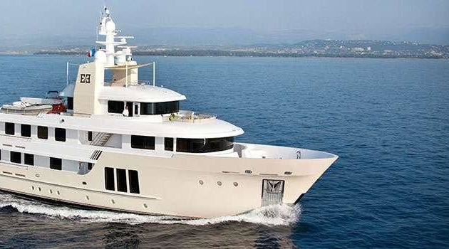Built in 2011, the yacht was designed to minimize fuel consumption (130 litres per hour at 11 knots compared to 500 litres for other boats of this size).«Owner of E&E, Murat Vargi is a member of the Turkish Sea Defenders Association and founder of the Mind Your Litter fund». Plastics are not allowed on board and the crew only uses biodegradable cleaning products. In addition, wherever E&E goes, the crew always collects garbage on the way at sea and on land.