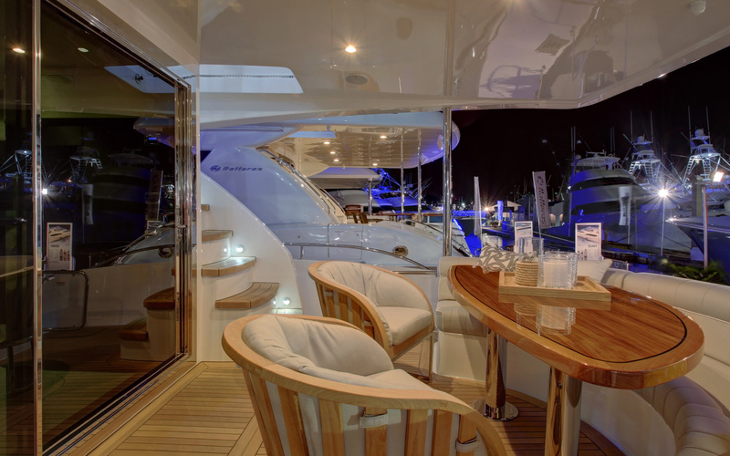 Hatteras M60 