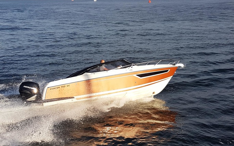 Parker 750 Day Cruiser