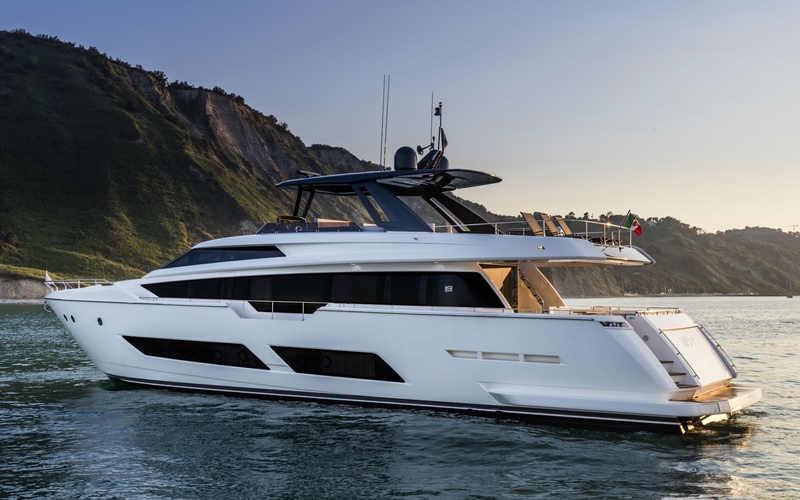 Ferretti 850