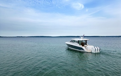 Tiara 48 LE