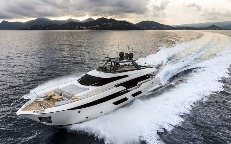 Ferretti 920