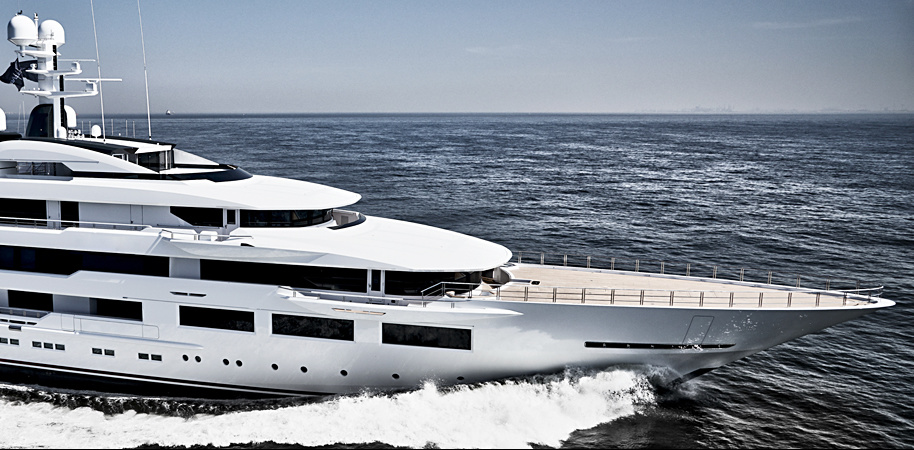 DreAMBoat is another boat from the» American National Football League «fleet. It belongs to the owner of Atlanta Falcons, Arthur Blank. The yacht is the result of the first collaboration between Espen Oino and Terence Disdale.