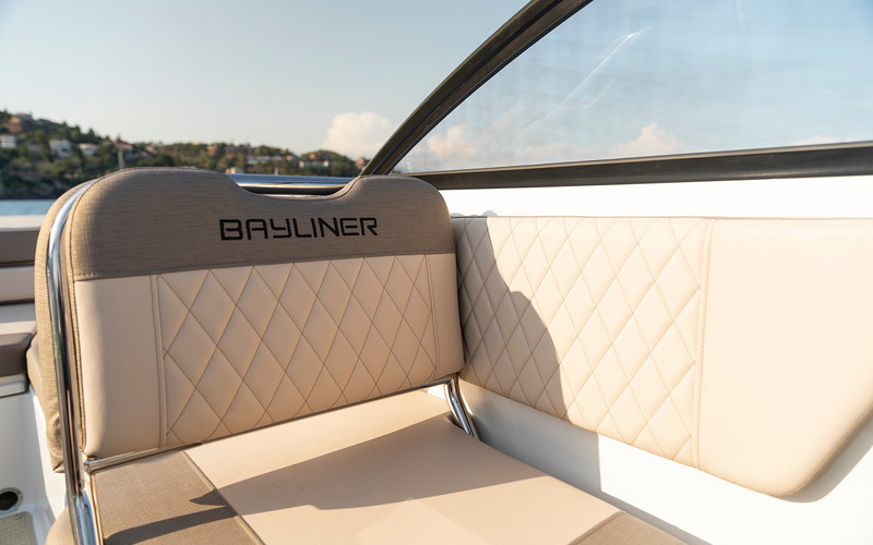 Bayliner VR6 Cuddy