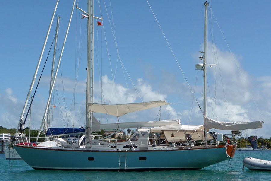 Hinckley modern 48ft. yoke: note the well-developed bisan mast with additional equipment mounted on it