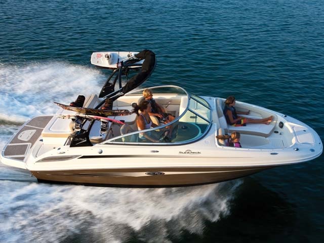 Sea Ray 220 Sundeck