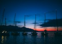 Sometimes we choose a quiet bay and anchor in it, sleep under the quiet sound of the waves.