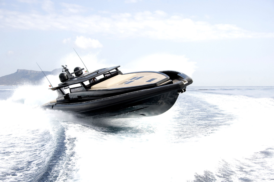 22-metre Novamarine Black Shiver 220