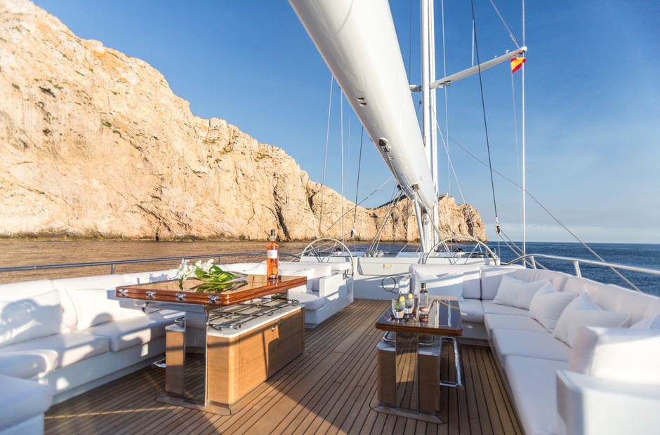 Alloy Yachts Q