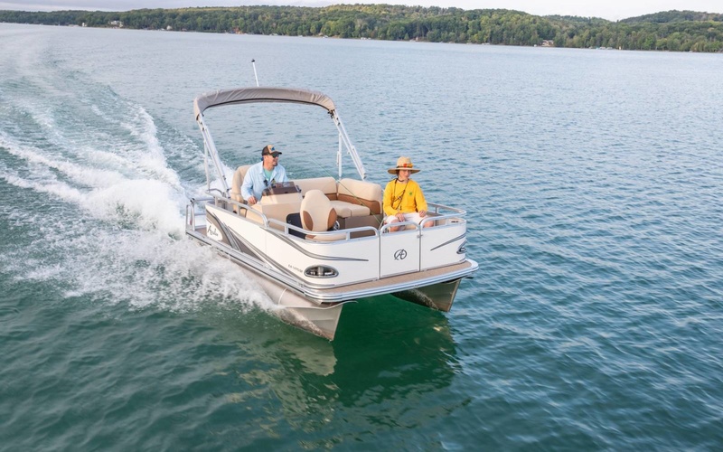 Avalon Venture Bow Fish 18