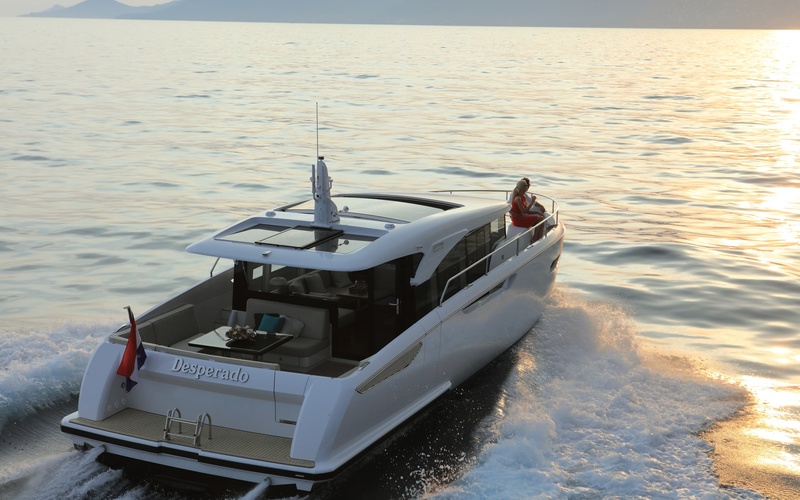 Jetten Beach 45