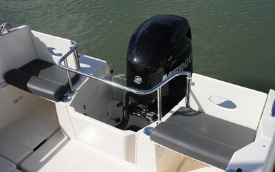 Parker 660 Pilothouse