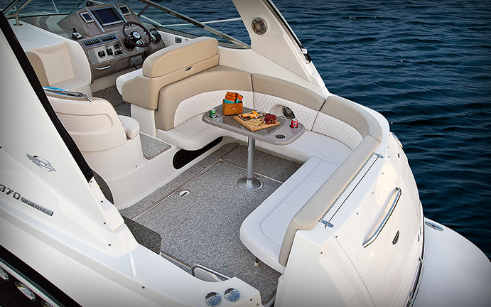 Chaparral 370 Signature Cruiser